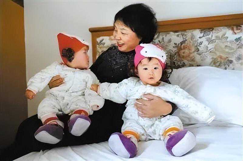 香港验血性别怎么联系,12年前，60岁高龄产妇试管生下双胞胎，声称养得起，现