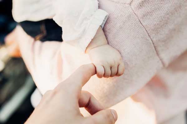 香港胎儿验血医生,染色体异常导致两次胎停，国内三代试管婴儿助孕怀上双胞